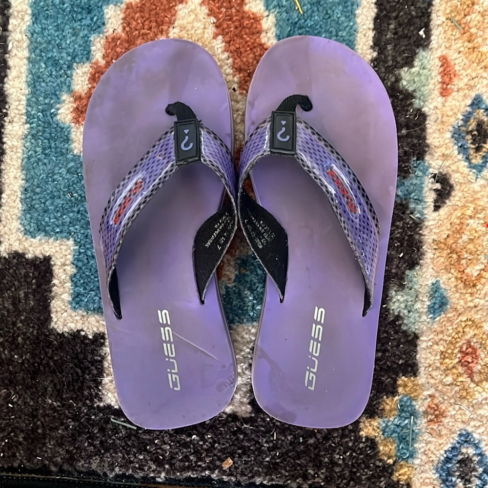 Vintage guess flip flops